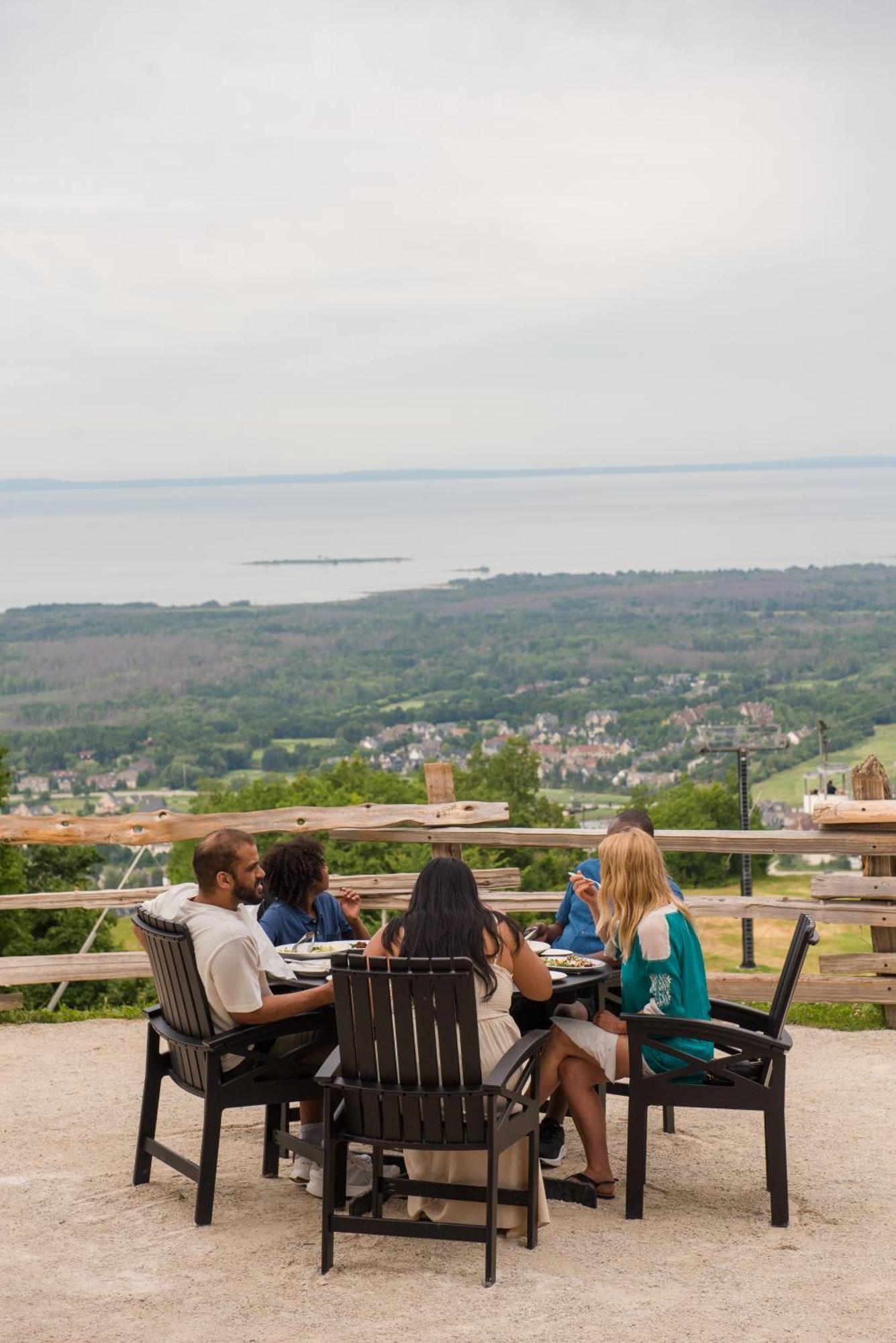 Blue Mountain Resort Village Suites Блу-Маунтинс Экстерьер фото